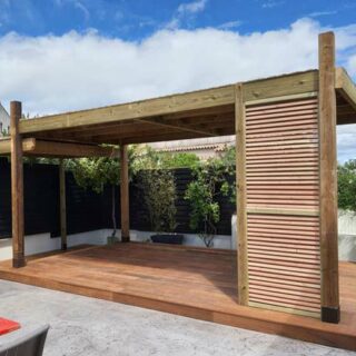 Salon de jardin en bois avec toit | Hérault