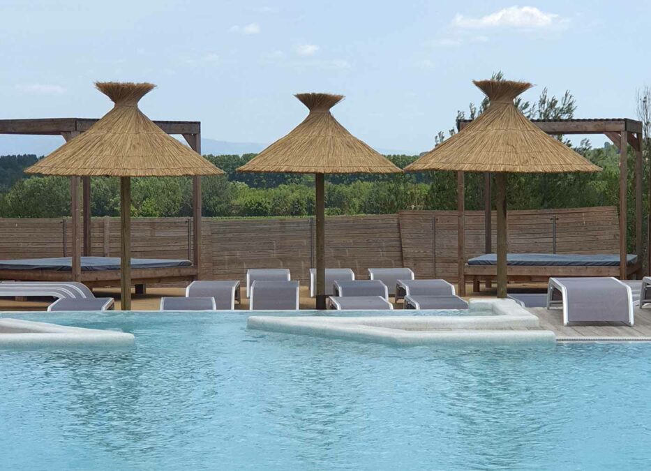 Parasol paillote pour restaurant : quelles solutions professionnelles ?